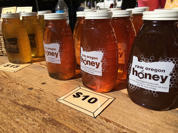 beautiful golden honey jars