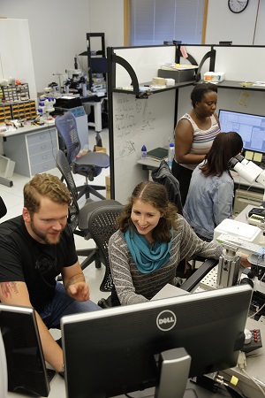 NGP students get a crash course in e-phys techniques from Vollum postdocs