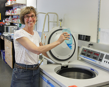 Gail Mandel having fun in her lab at the Vollum Institute