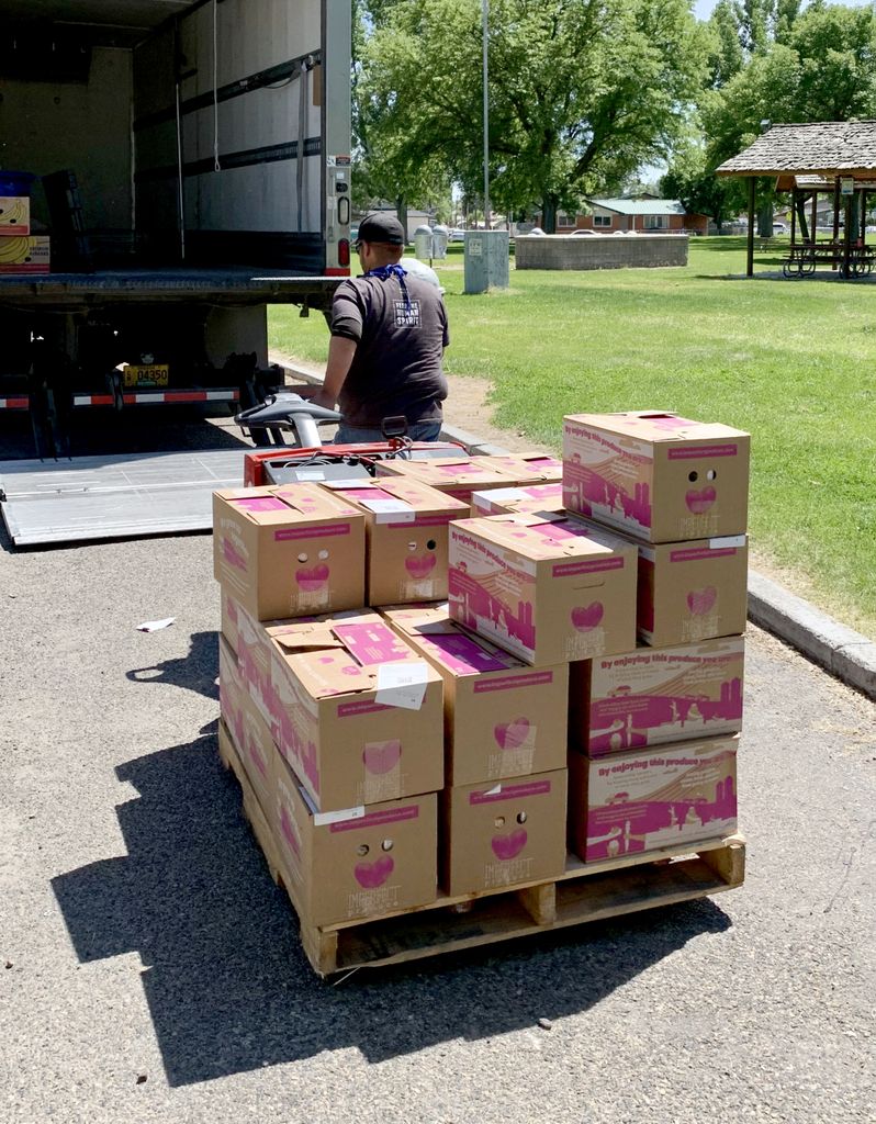 Community leaders were inspired to hold two distribution events after they came together through the OHSU-sponsored Nutrition Oregon Campaign. (Photo courtesy Lindsay Grosvenor)