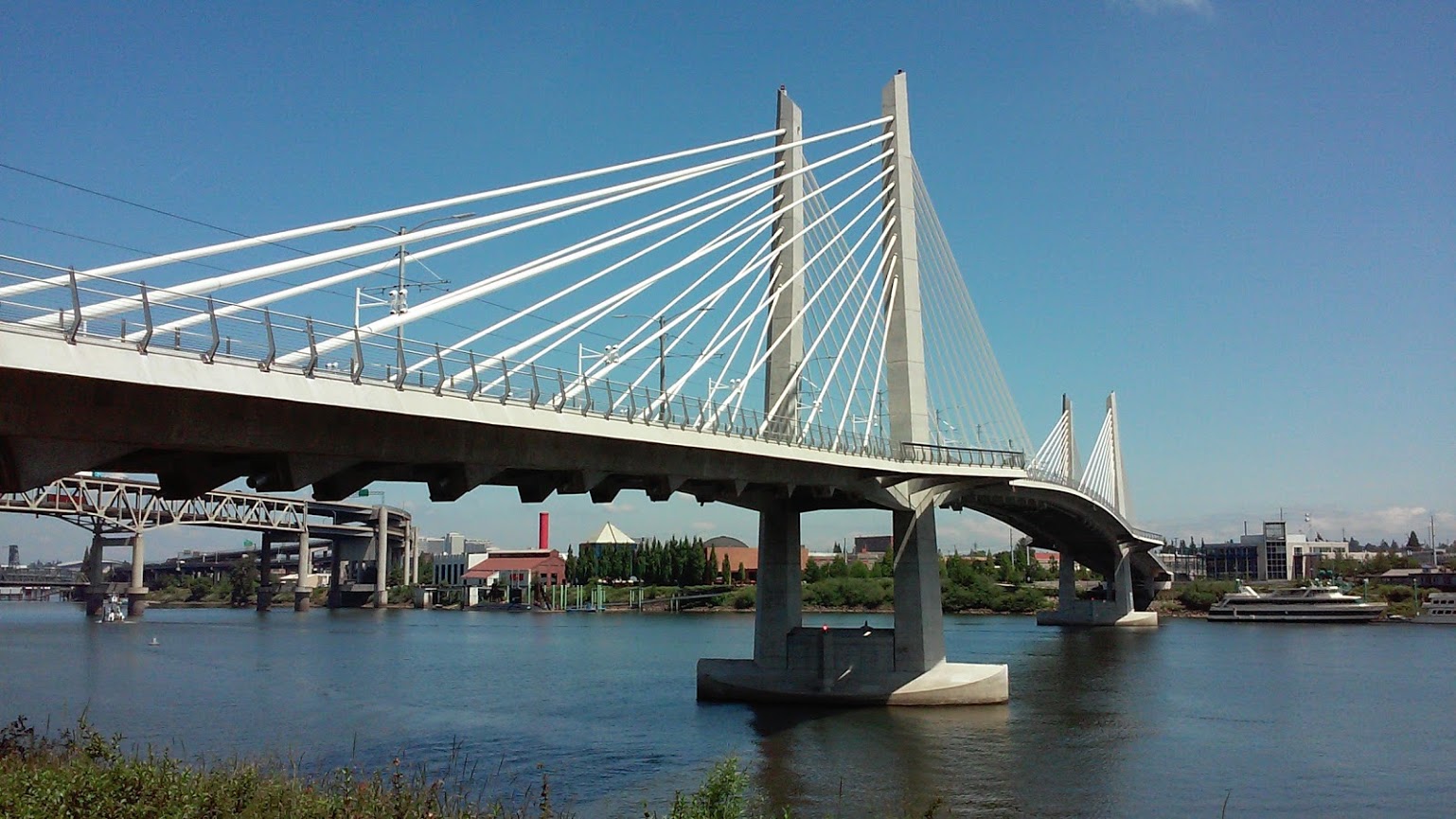 Tillikum Bridge stretching over the Willamette River