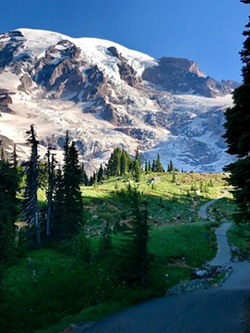 A scenic view of an Oregon mountain range on a sunny day.