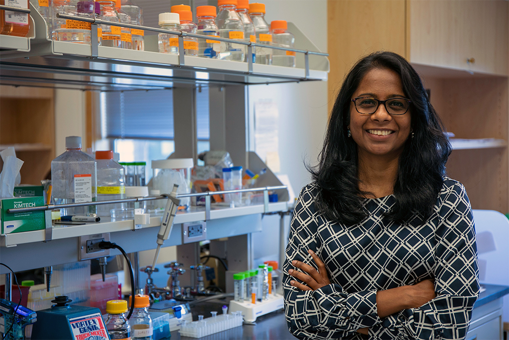 Swetha Murthy in her lab after receiving the 2021 NIH New Innovator Award