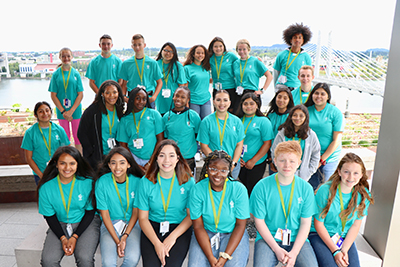 Knight Scholars students standing together at the Knight Cancer Research Building in July of 2019.