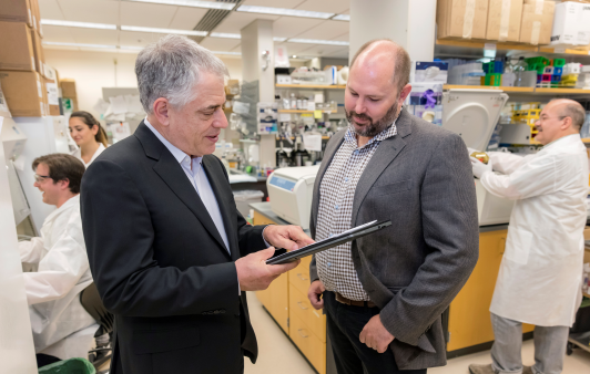 Louis Picker, M.D., of the Vaccine and Gene Therapy Institute a speaks with Scott Hansen, Ph.D.