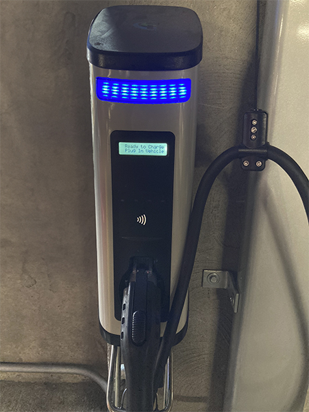 Electric vehicle charging station