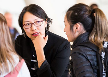 Students discuss resources and services available with OHSU advisors.