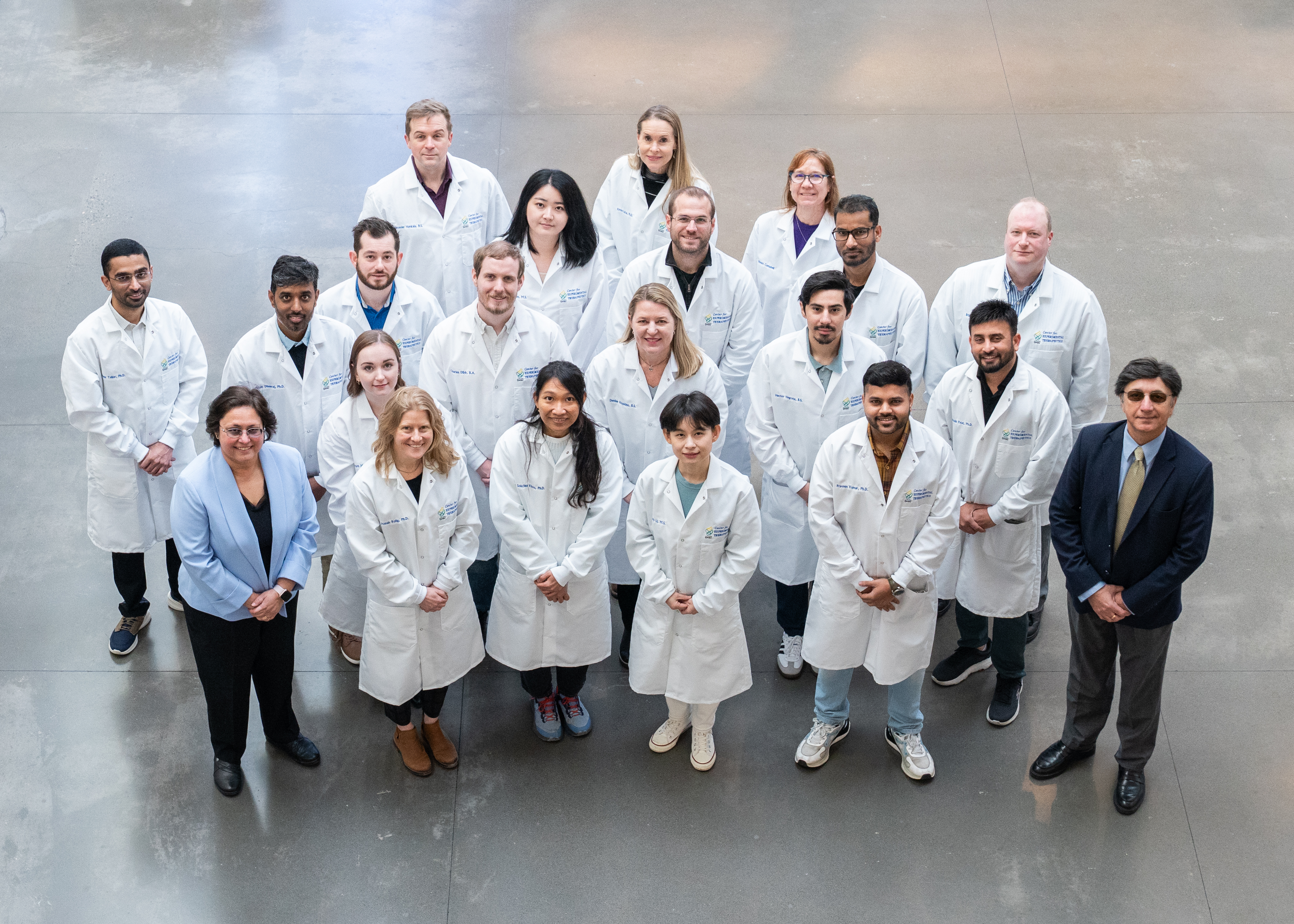 cet-lab-members-group-inside-rlsb