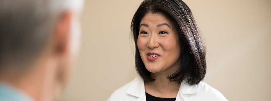 Dr. Enjae Jung, a vascular surgeon with OHSU Knight Cardiovascular Institute, talks with a patient.
