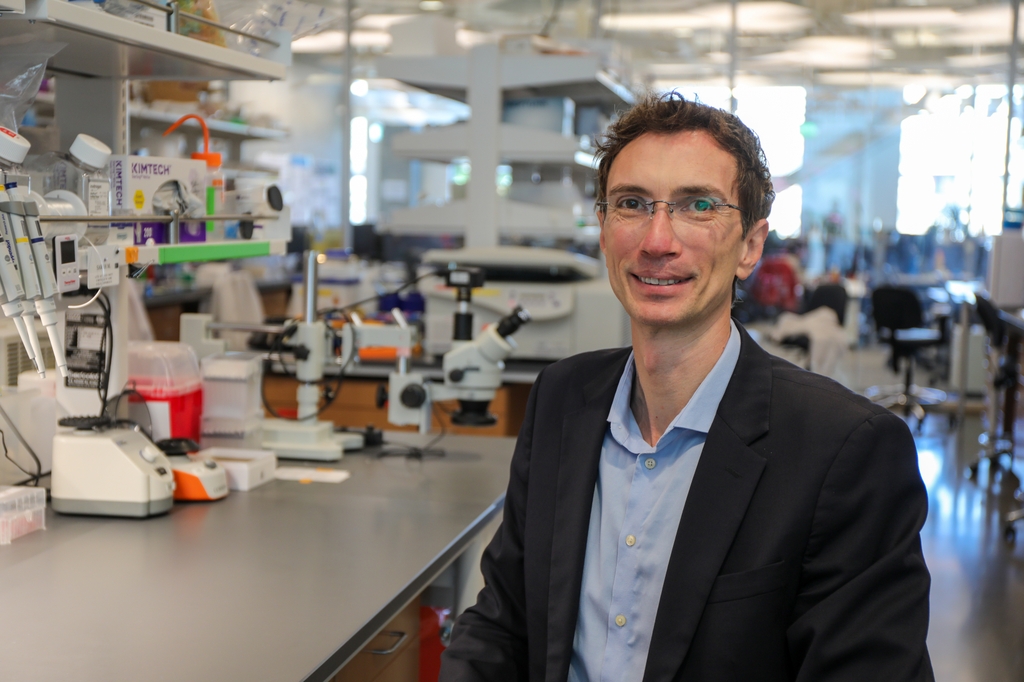 Stuart Ibsen, Ph.D., led the team that developed a new technique using an electronic jolt and nanoparticles to reveal the telltale signal of an insidious form of cancer. (OHSU/Christine Torres Hicks)