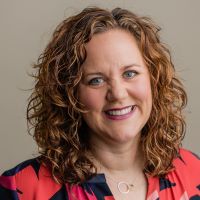 Kerry Mandaluk headshot