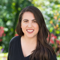 Janelle Siliezar Doyle headshot